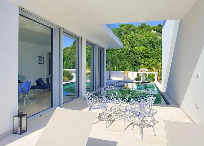 The Oscar فيلة *